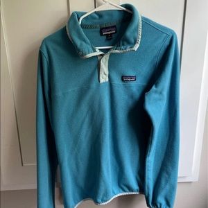 Light blue women’s Patagonia pullover fleece